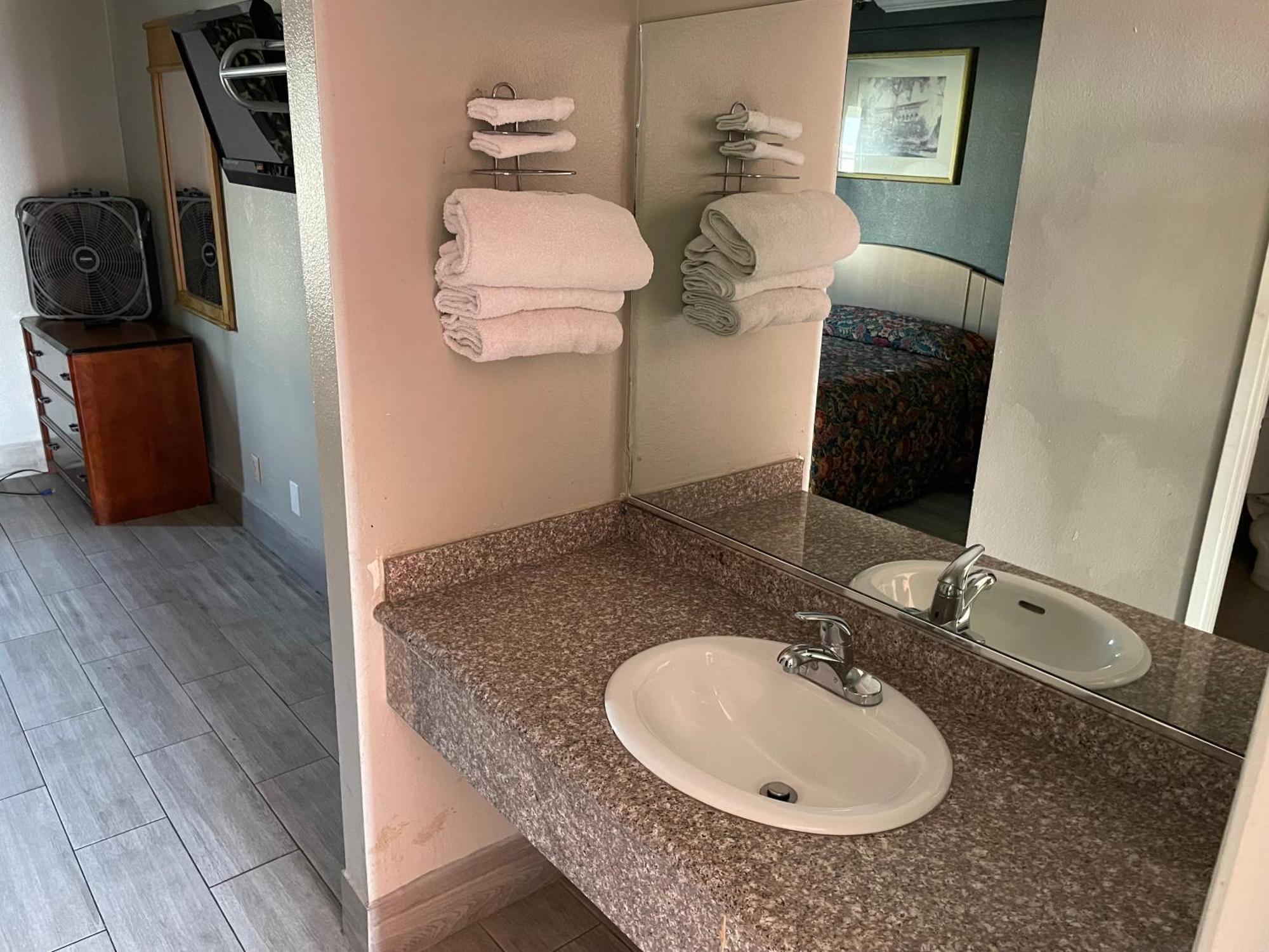 كورونا، ريفيرسيدي، كاليفورنيا Heritage Inn And Suites المظهر الخارجي الصورة