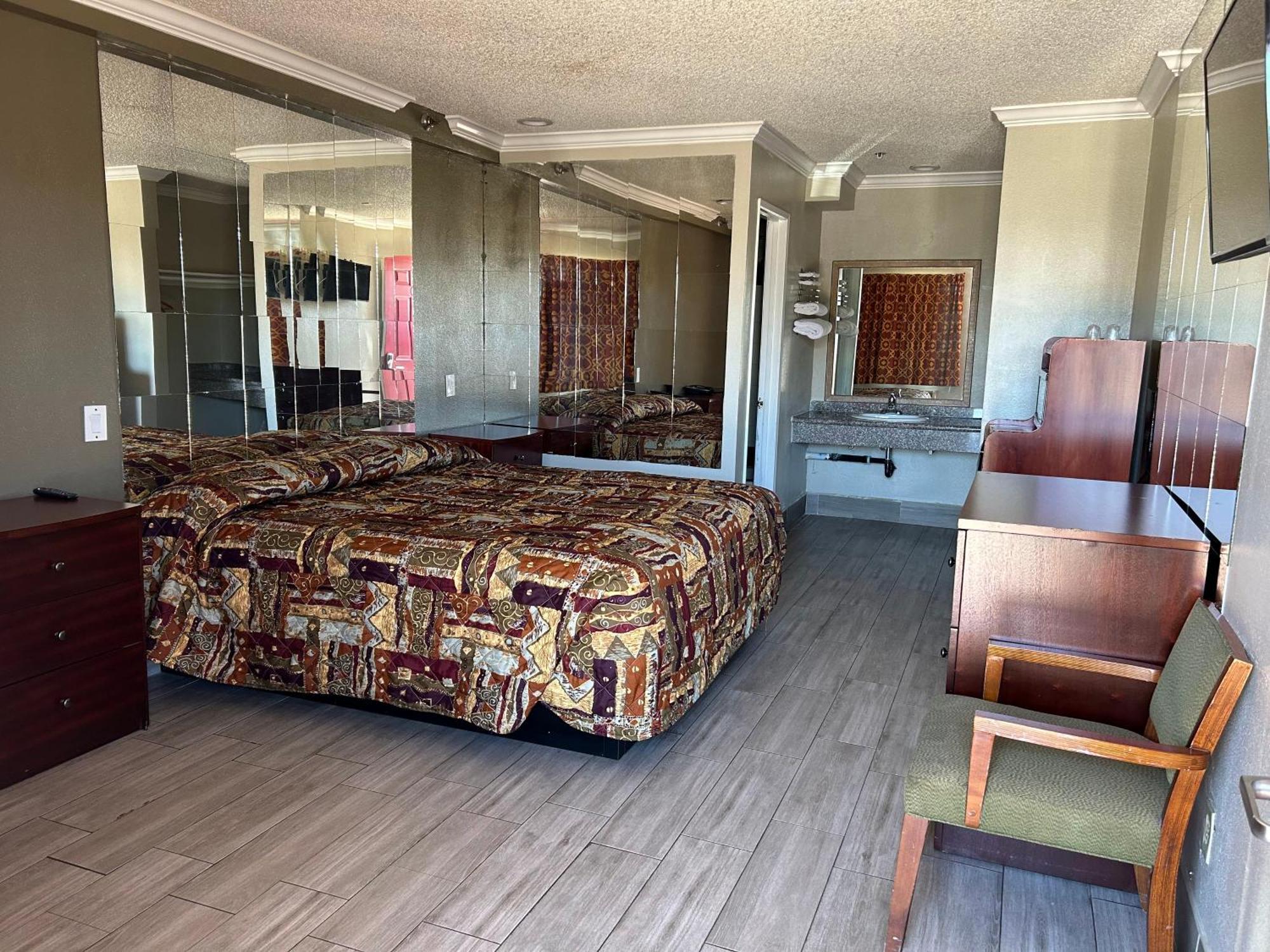 كورونا، ريفيرسيدي، كاليفورنيا Heritage Inn And Suites المظهر الخارجي الصورة